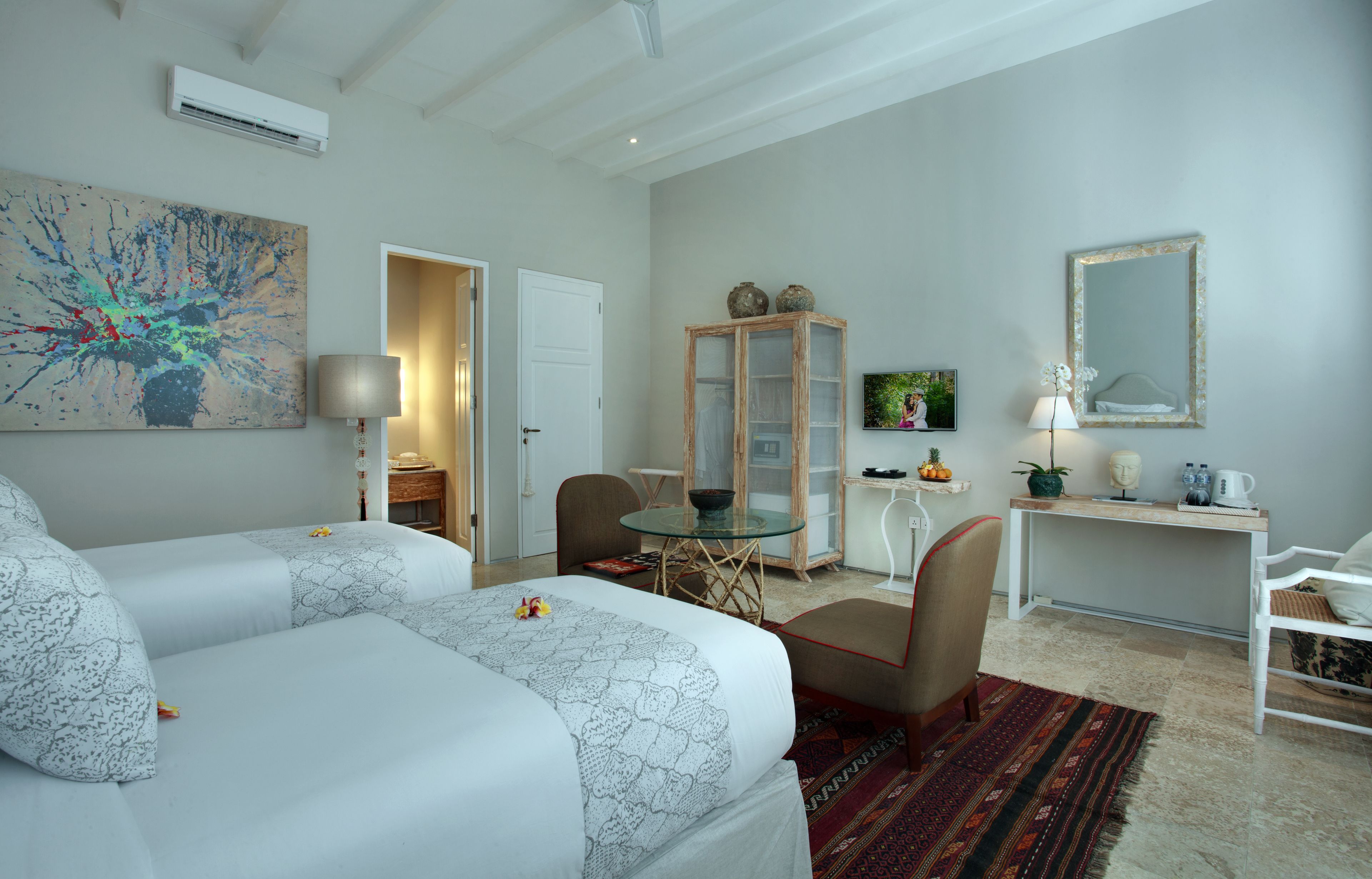 suite | minibar, in-room safe, desk, rollaway beds