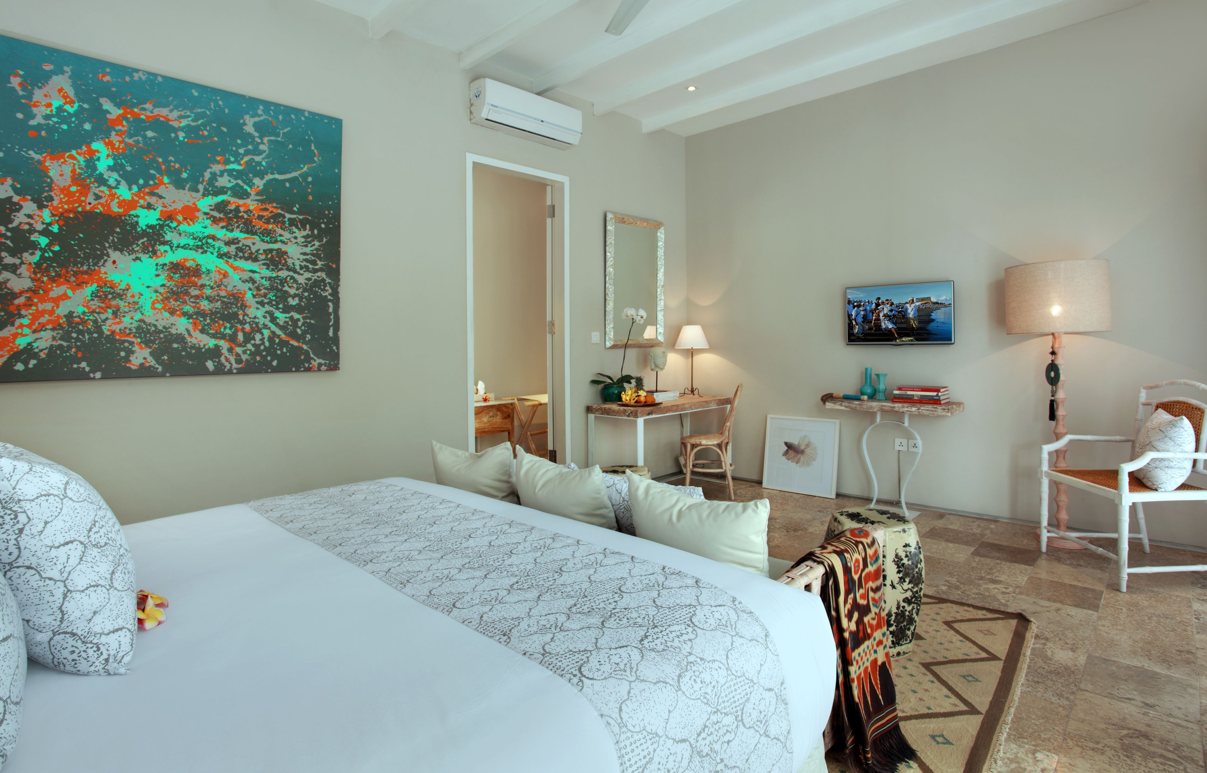 suite | minibar, in-room safe, desk, rollaway beds