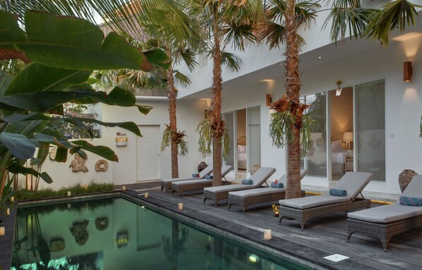 Kolam renang outdoor