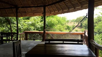 Breakfast and lunch served, Thai cuisine