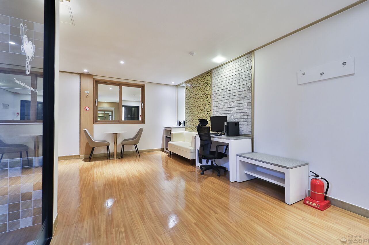 business superior (check in/out 2pm) | premium bedding, desk, laptop workspace, blackout curtains