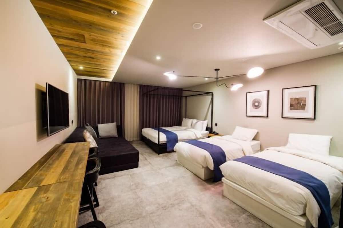 Down duvets, iron/ironing board, free WiFi