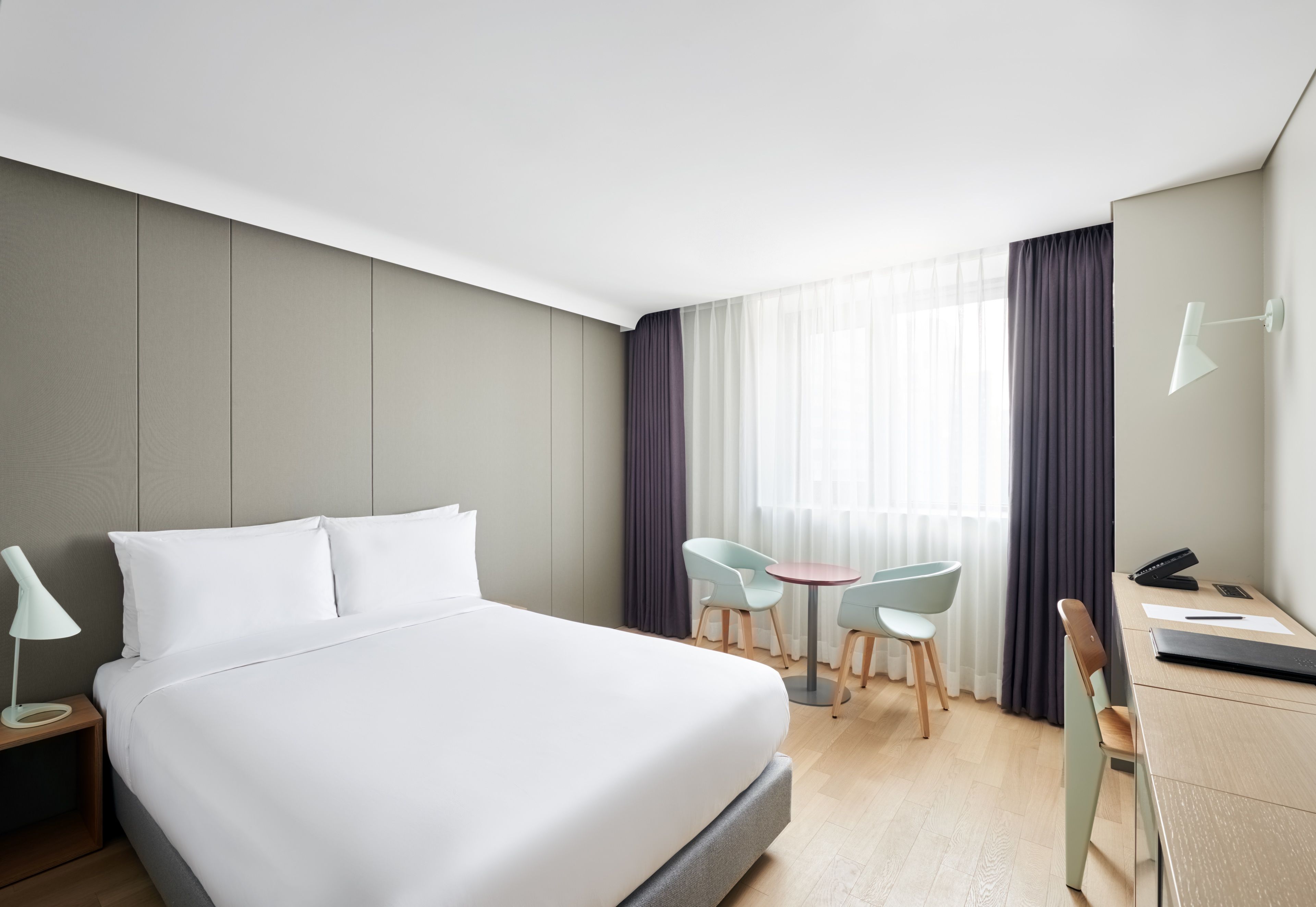 urban double room- bathtub included | premium bedding, in-room safe, desk, iron/ironing board