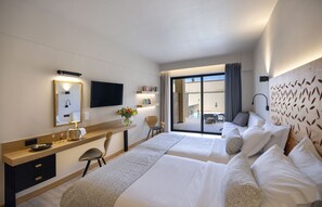 高级双人房, 私人游泳池 (Semi Basement) | 客房内保险箱、免费 WiFi、床单