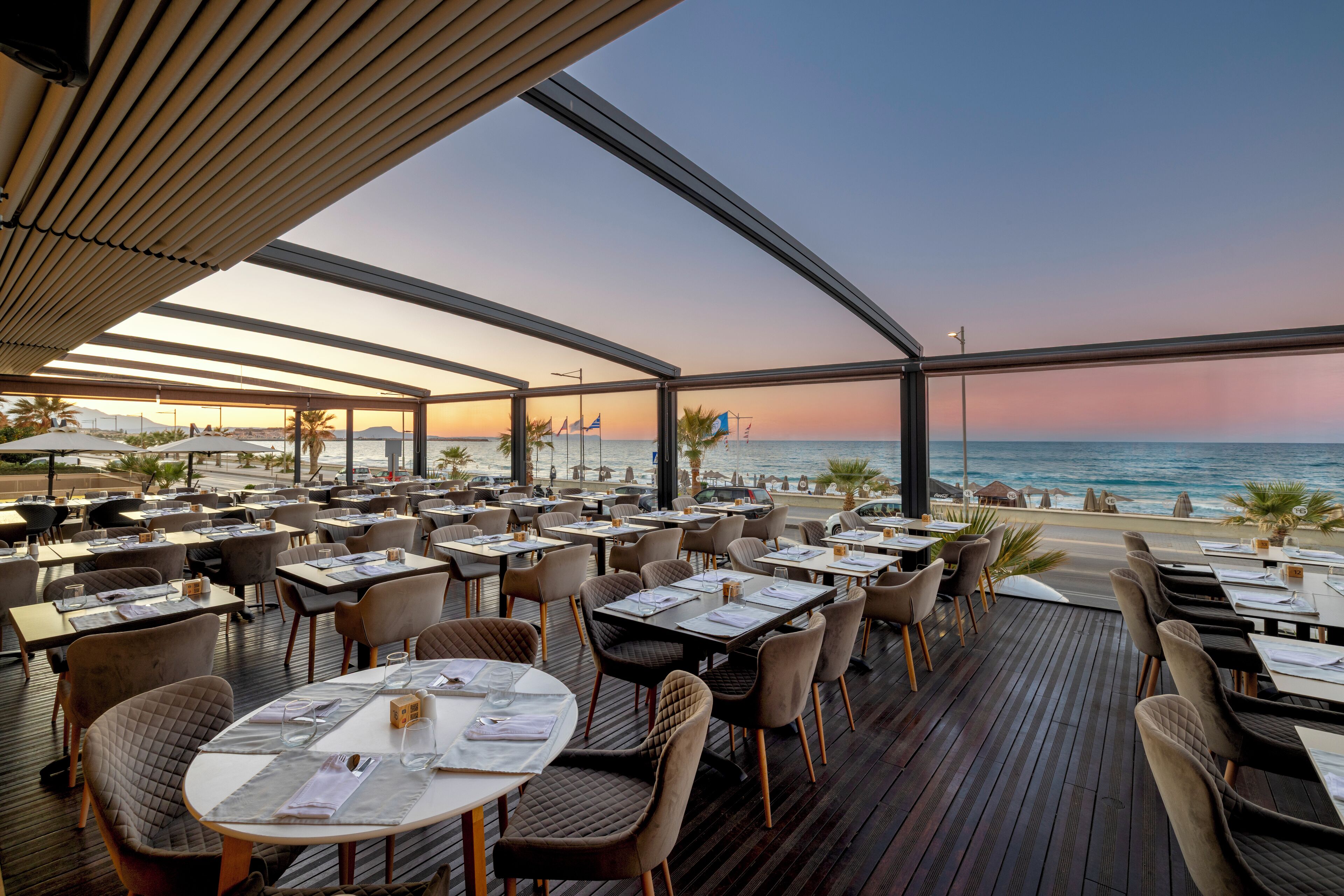 2 Restaurants, Mittagessen, Abendessen, internationale Küche