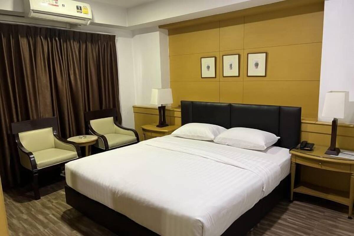 Hypo-allergenic bedding available, soundproofing, WiFi (free)