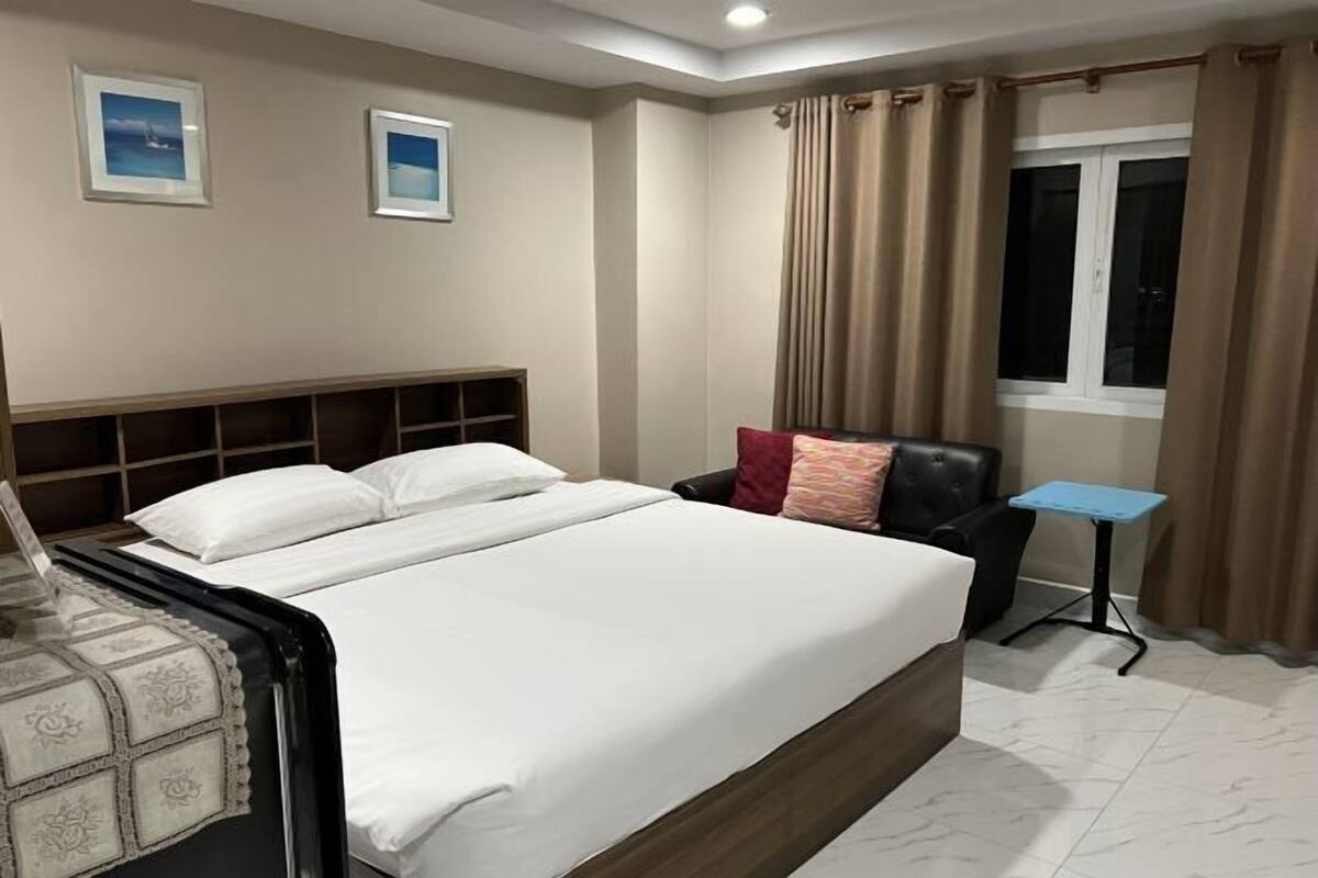Hypo-allergenic bedding available, soundproofing, WiFi (free)