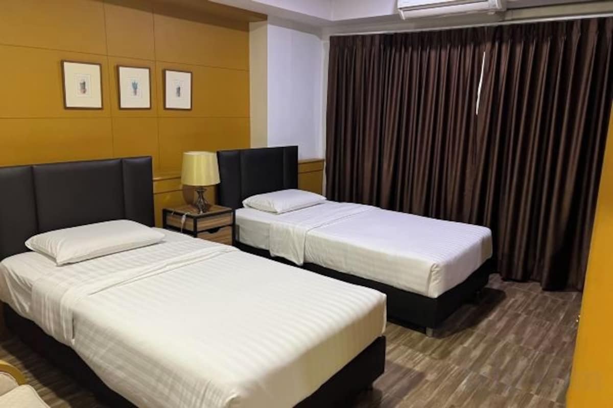 Hypo-allergenic bedding, soundproofing, free WiFi, bed sheets
