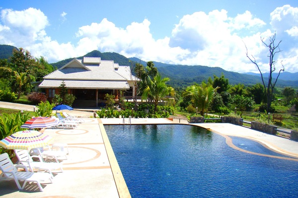 Outdoor pool, pool umbrellas, sun loungers