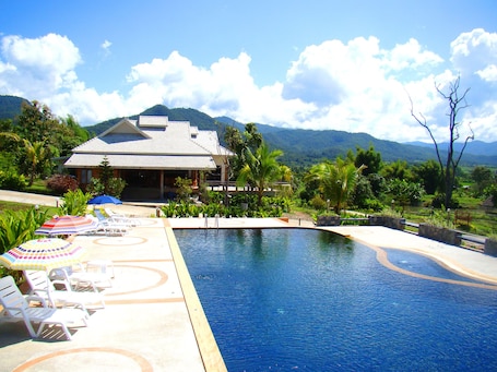 Outdoor pool, pool umbrellas, pool loungers. Pai Iyara Resort
