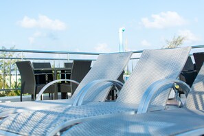Sundeck - BEACH PALACE HOTEL (Hulhumalé)