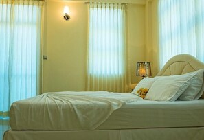 Premium bedding, down comforters, pillowtop beds, minibar - BEACH PALACE HOTEL (Hulhumalé)