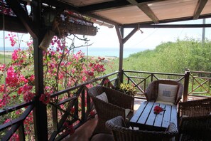 Comfort Room | Terrace/patio - Residence Foulsafat (Rodrigues Island)