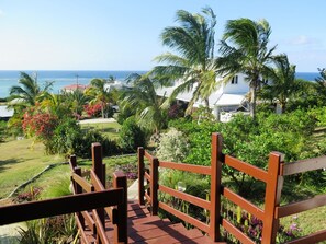 Deluxe-huone | Työpöytä, silitysrauta/-lauta, ilmaiset vauvansängyt, vuodevaatteet