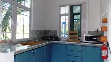 Apartment, 1 Bedroom | Blackout drapes, iron/ironing board