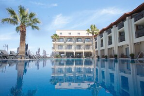 Outdoor pool, pool umbrellas, sun loungers