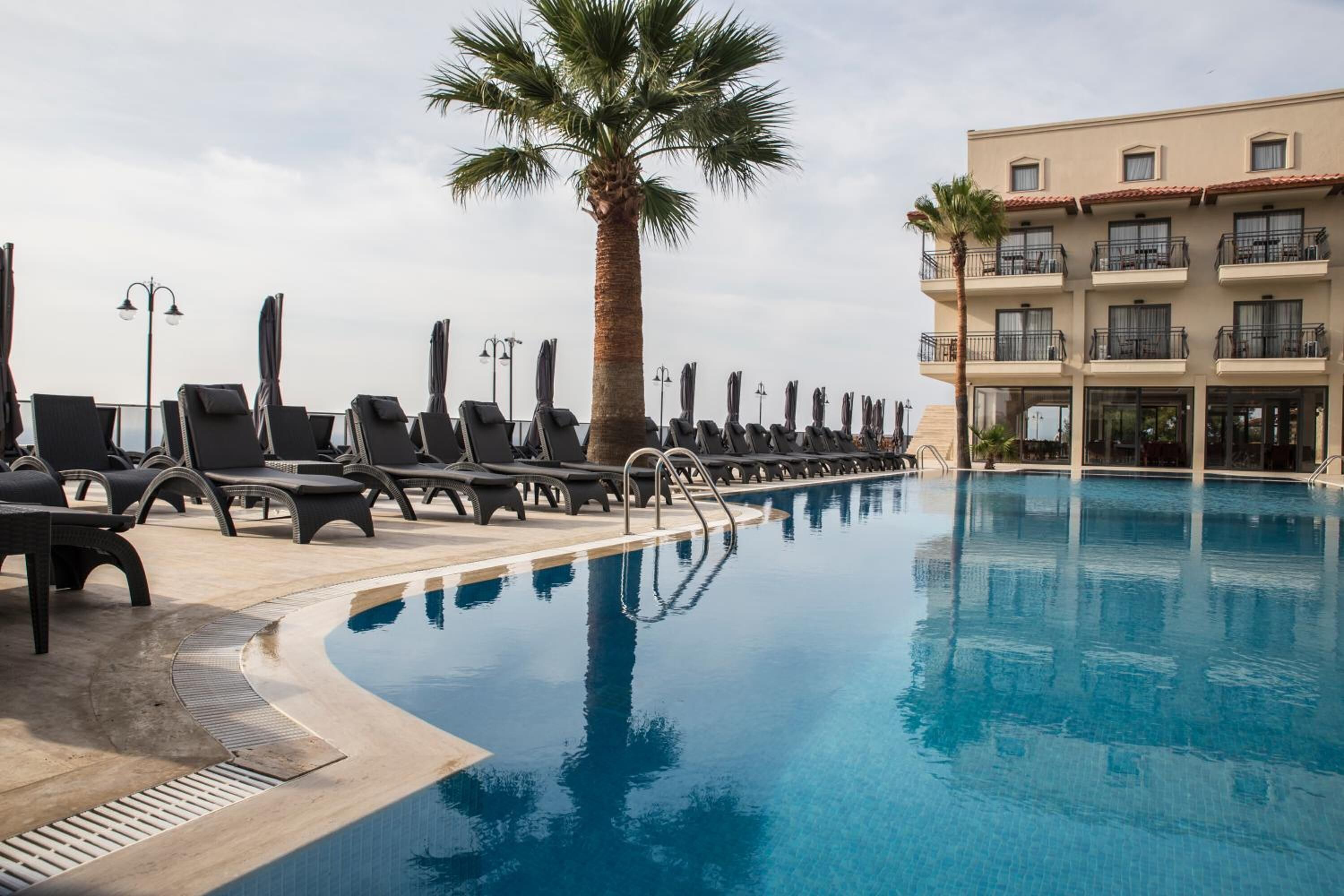 Outdoor pool, pool umbrellas, sun loungers