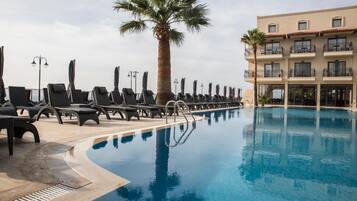 Outdoor pool, pool umbrellas, sun loungers