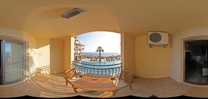 Outdoor pool, pool umbrellas, sun loungers - Venti Hotel Luxury (Kusadasi)