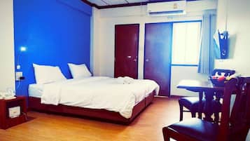 Minibar, desk, soundproofing