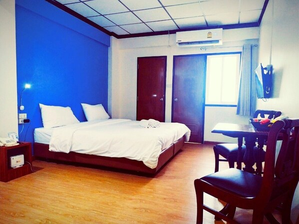 Minibar, desk, soundproofing - Beerapan Hotel (Bangkok)
