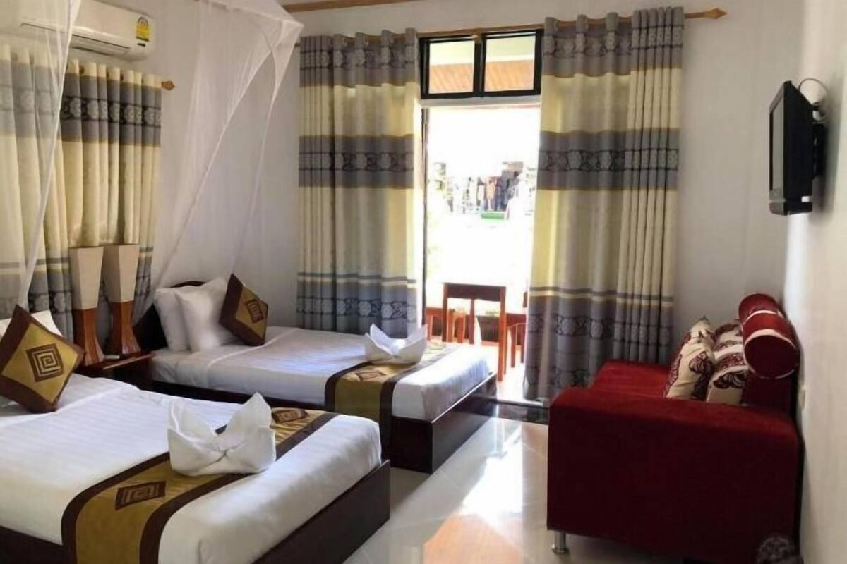 Minibar, in-room safe, blackout curtains, free WiFi