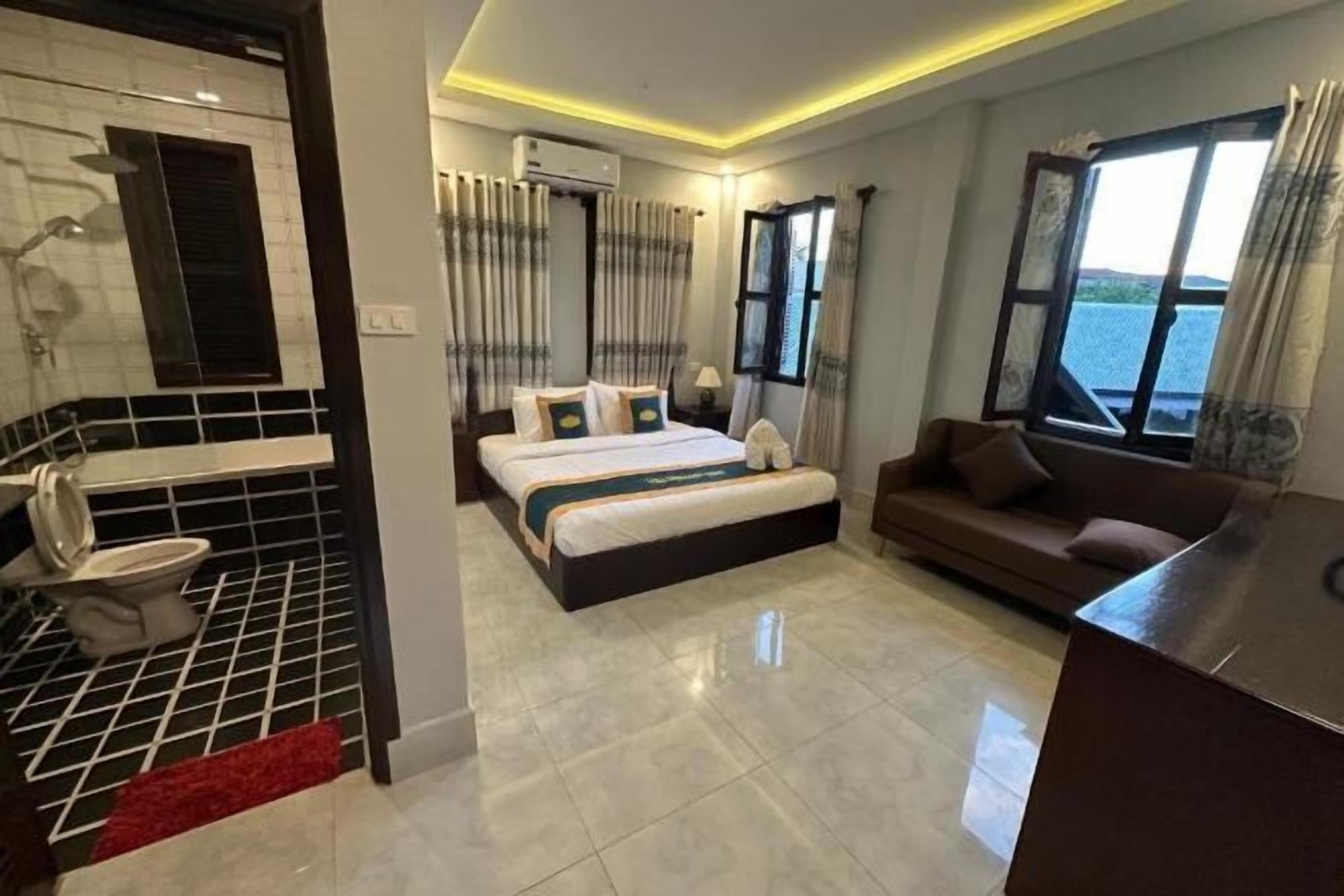 Minibar, in-room safe, blackout curtains, free WiFi