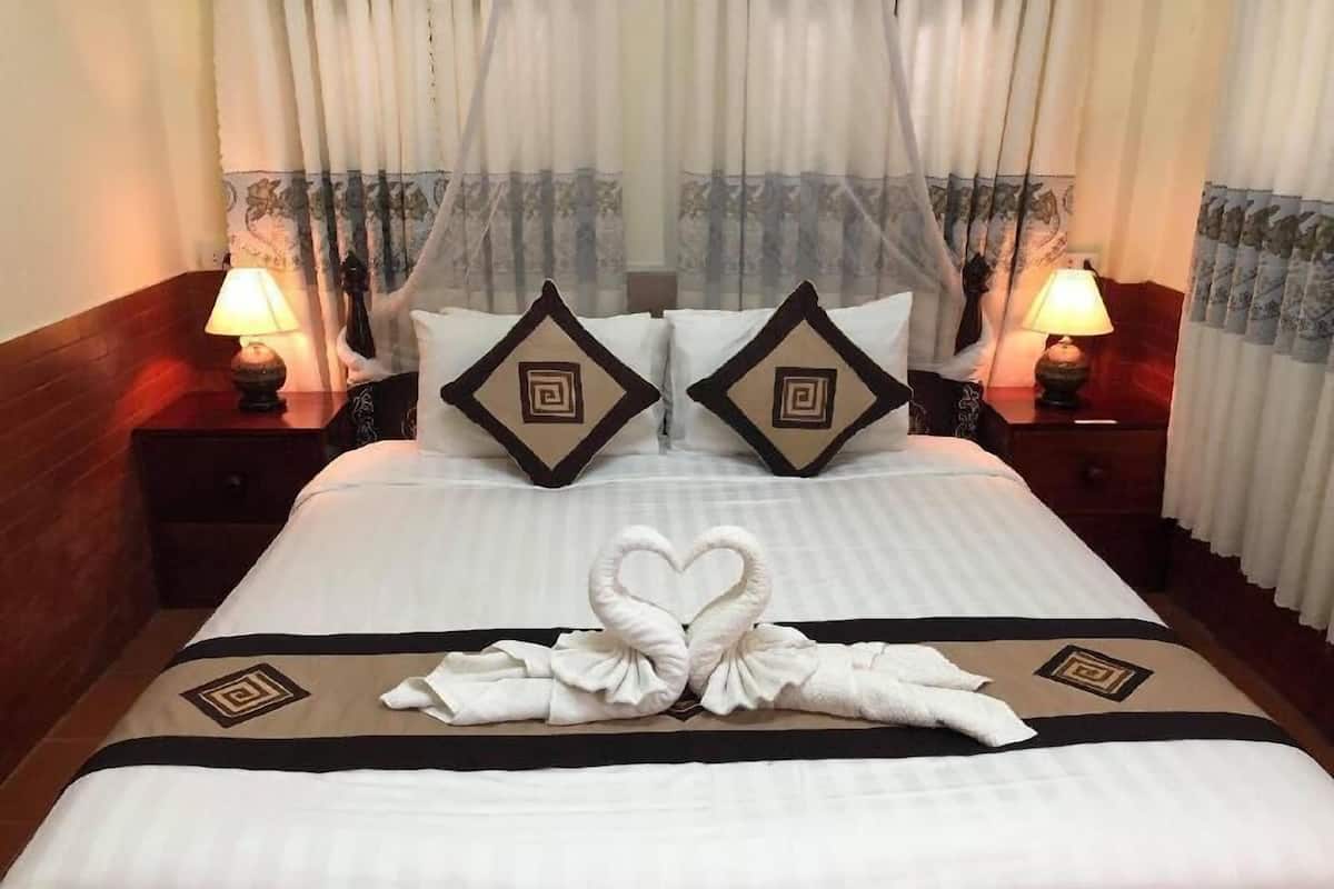 Minibar, in-room safe, blackout drapes, free WiFi