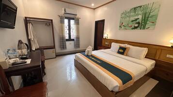 Minibar, caja de seguridad en la habitación y cortinas blackout