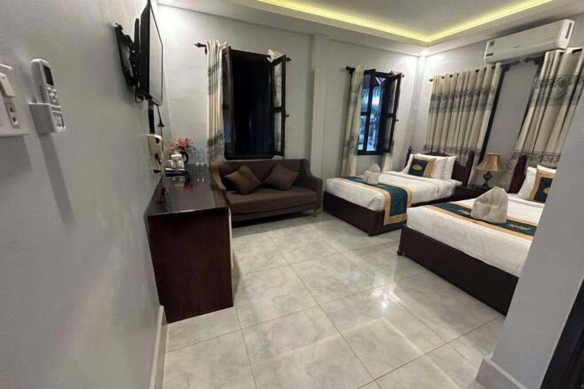 Minibar, in-room safe, blackout curtains, free WiFi