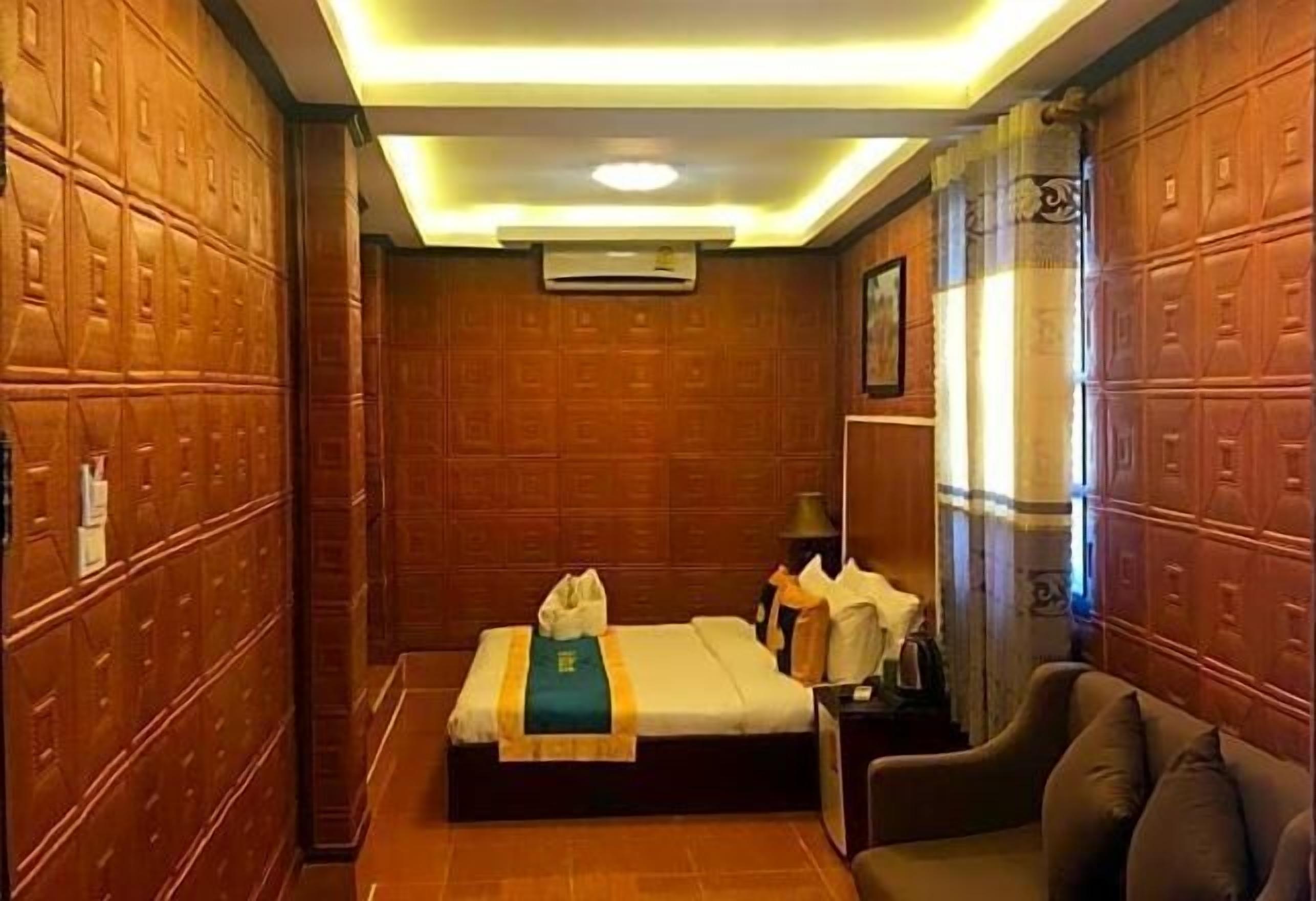 Minibar, in-room safe, blackout curtains, free WiFi