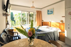 Studio Superior, balkon | Brankas, tirai kedap cahaya, kedap suara, dan setrika/meja setrika