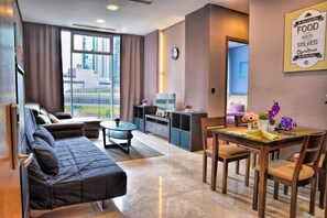 Standard-Apartment, 2 Schlafzimmer | Wohnbereich