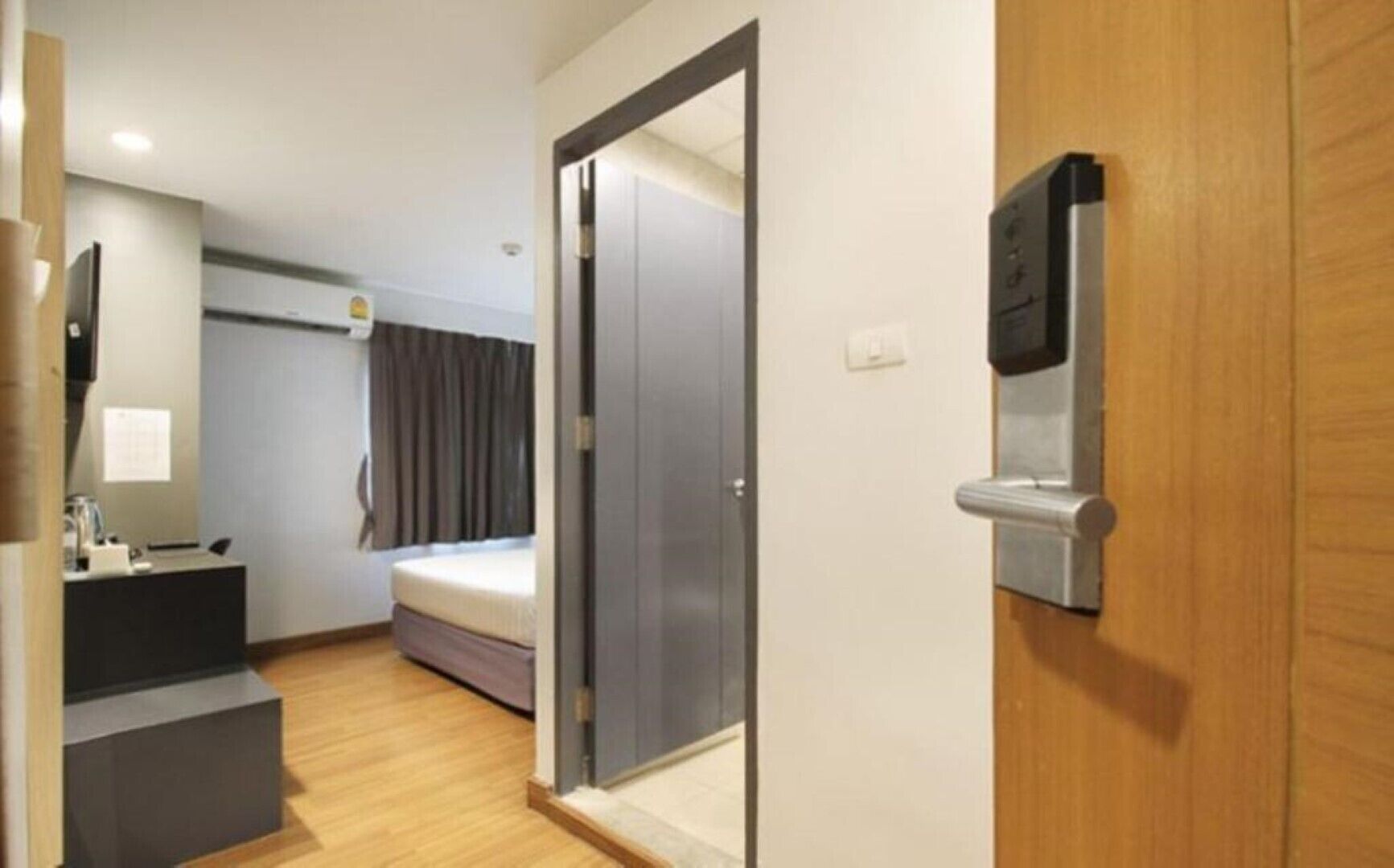 standard double with window | 1 bedroom, in-room safe, desk, free wifi