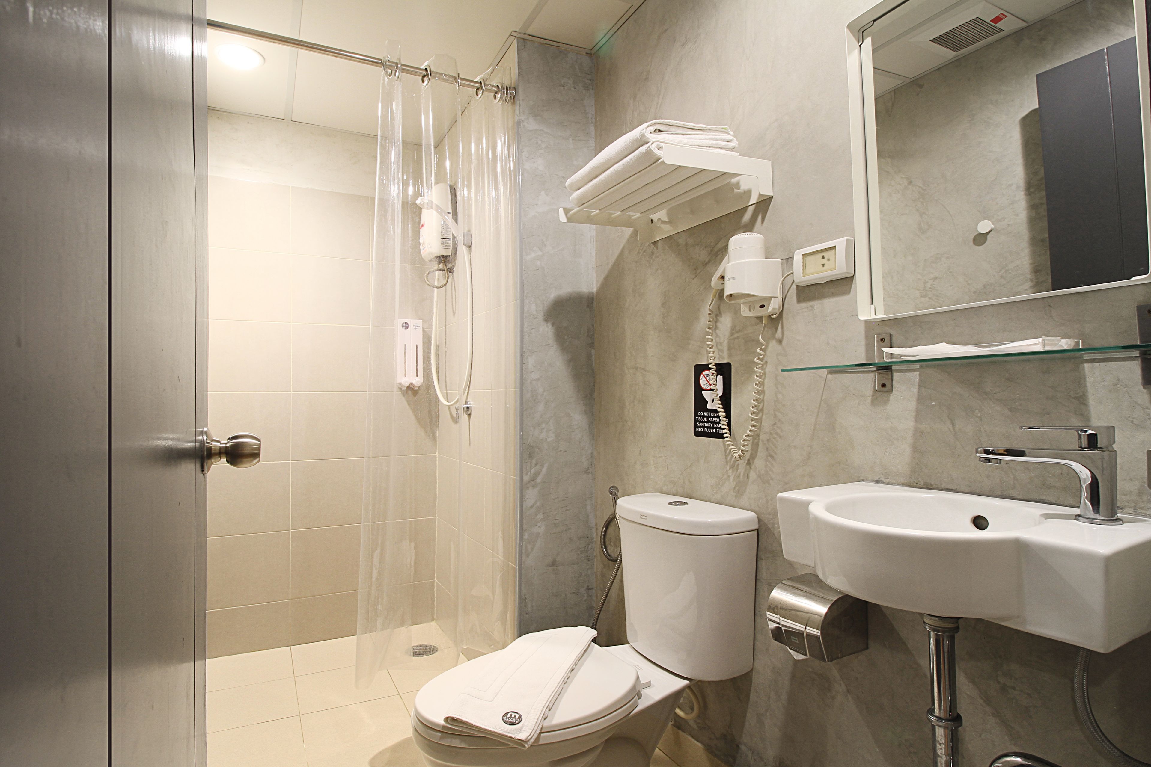 shower, free toiletries, hair dryer, towels