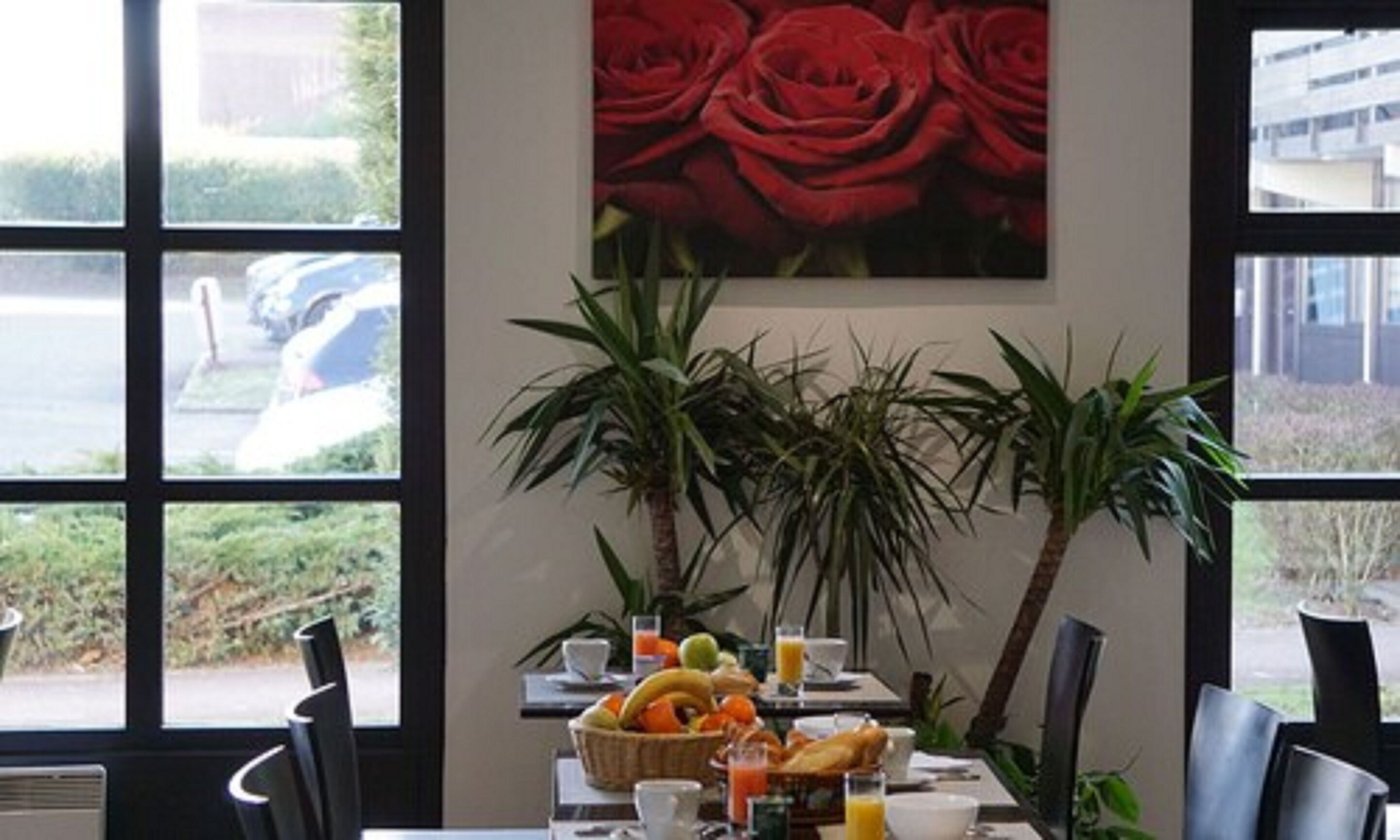 每日供應吃到飽早餐 (每人 EUR9.9)