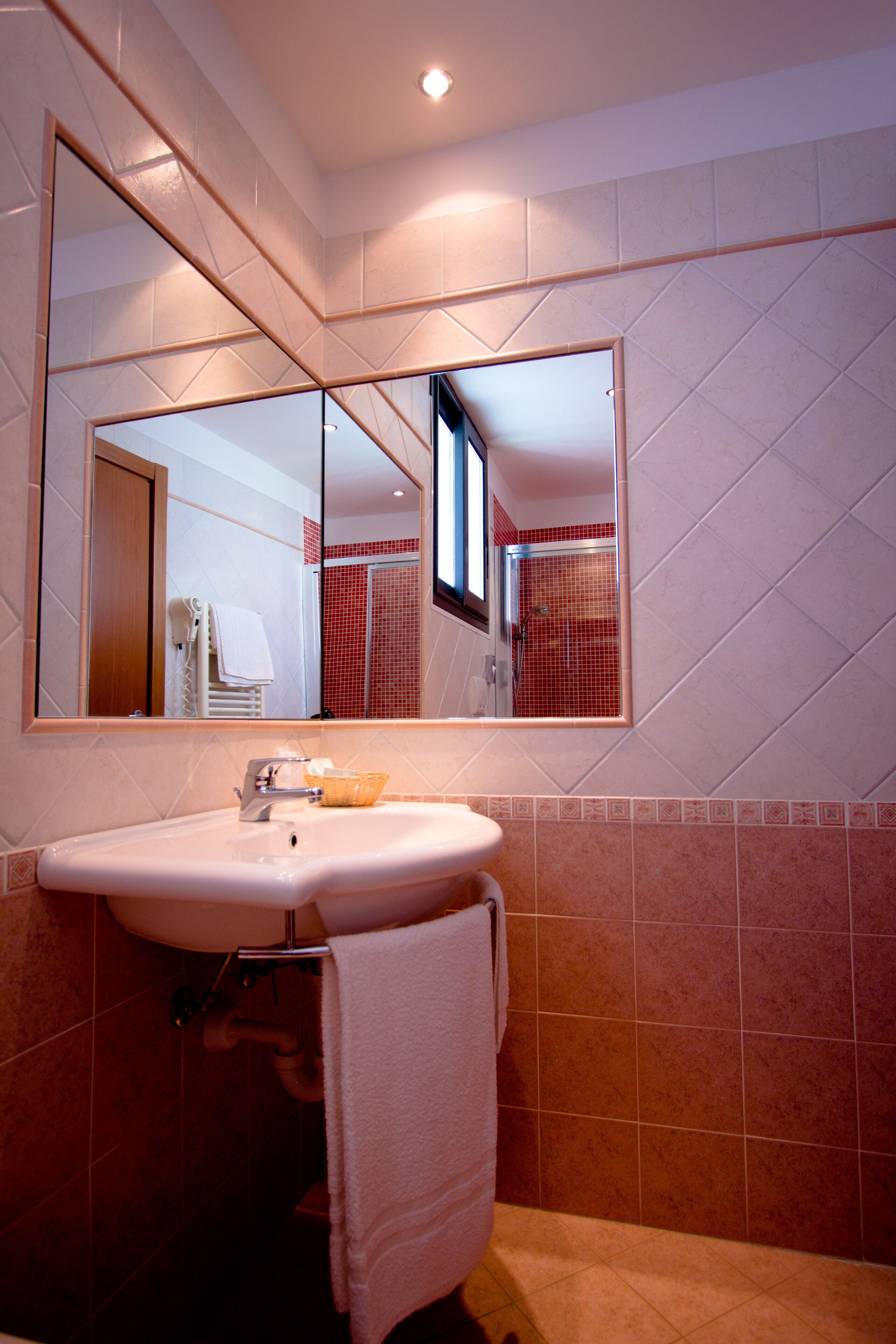 standard room (amarcord) | bathroom | hair dryer, towels, soap, shampoo