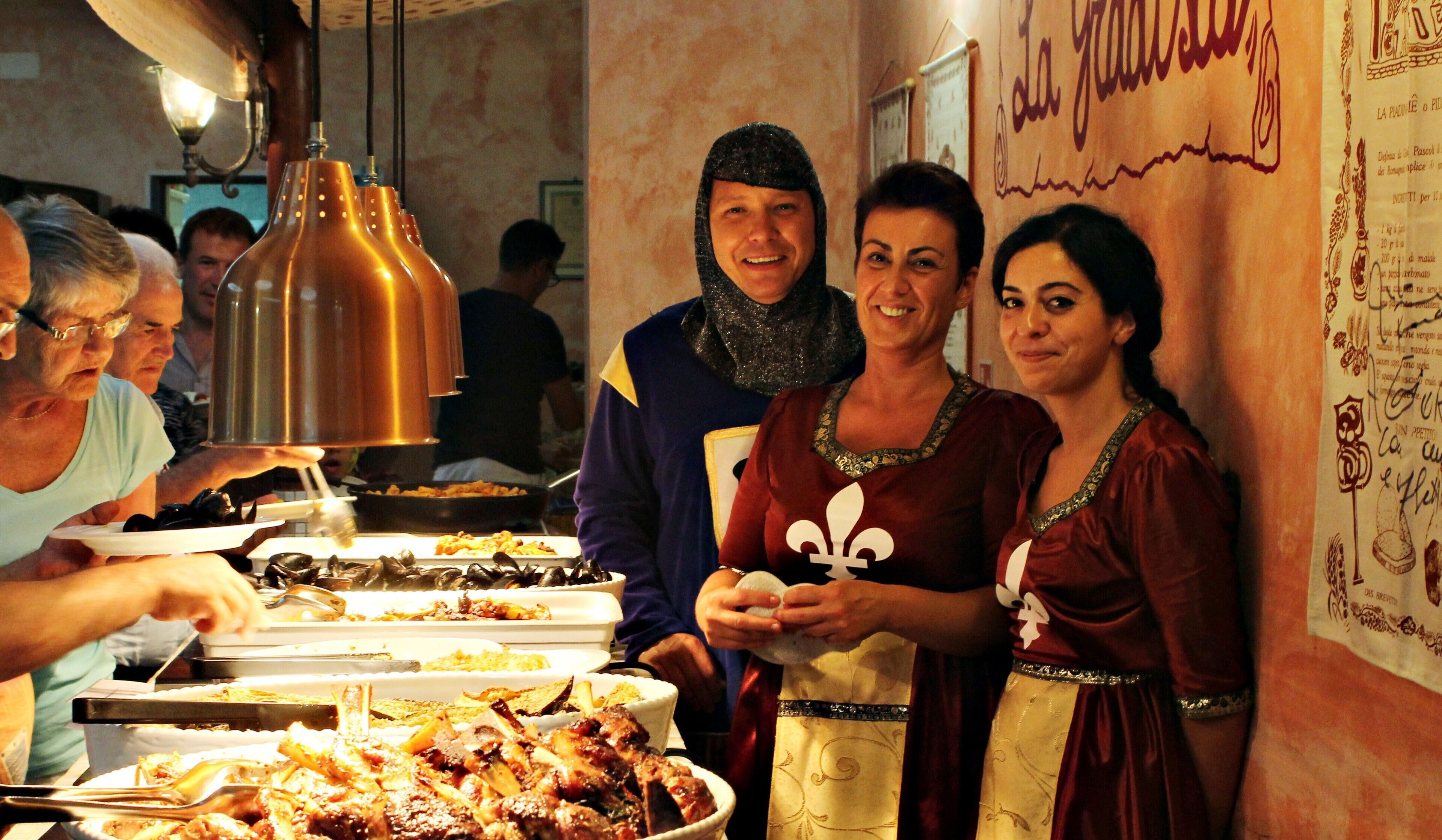 lunch, dinner served; local cuisine, al fresco dining