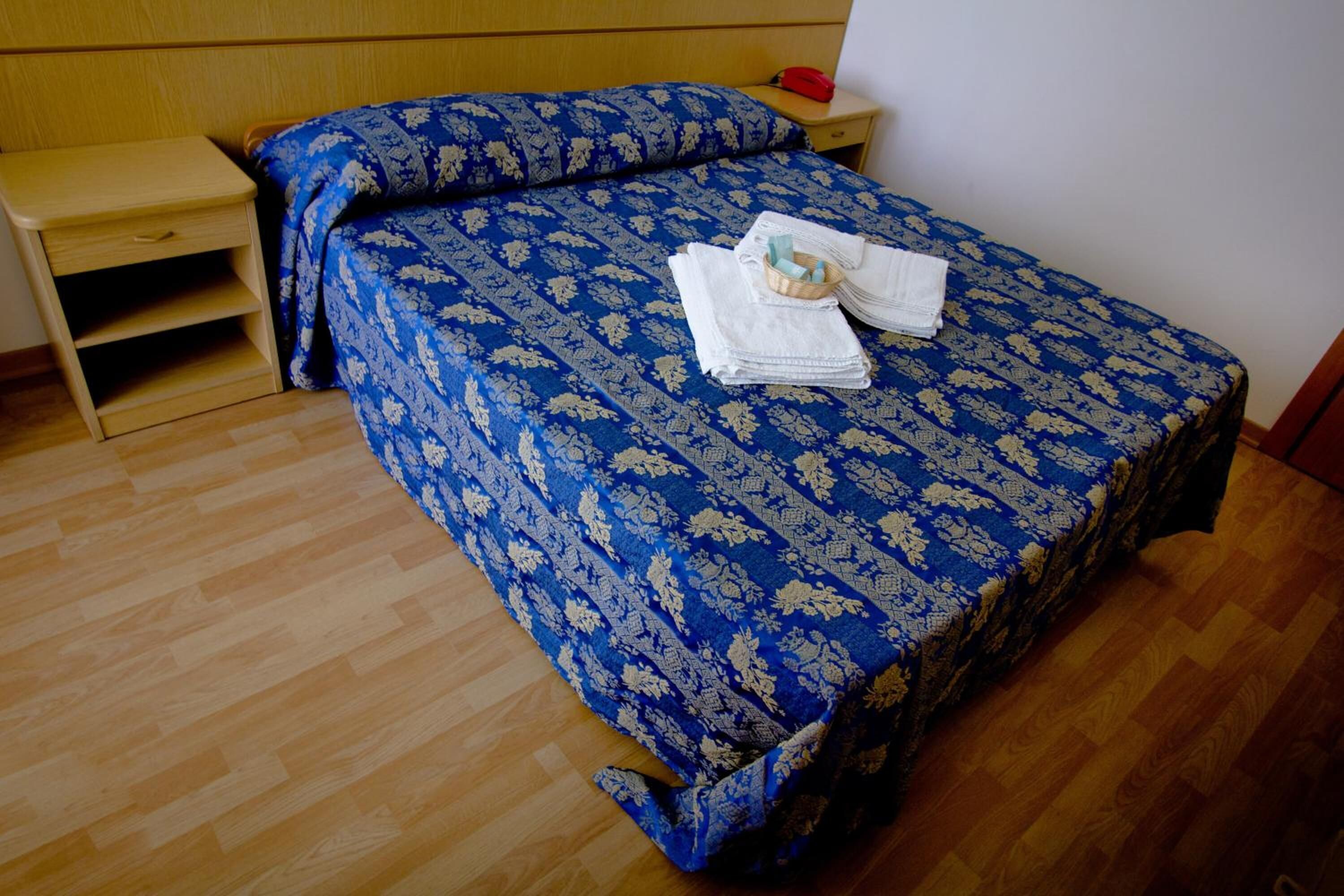 in-room safe, desk, soundproofing, free cots/infant beds