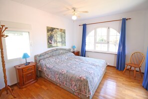 Vila, 4 quartos (3 Double, 2 Twin Beds + 1 Extra Bed) | Banheiro | Toalhas de banho