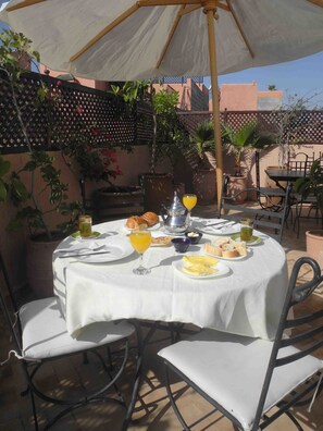 Free daily continental breakfast  - Riad Linda (Marrakech)
