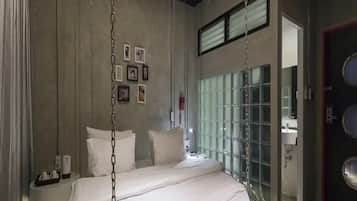 Deluxe Double Room | Hypo-allergenic bedding, individually decorated, iron/ironing board