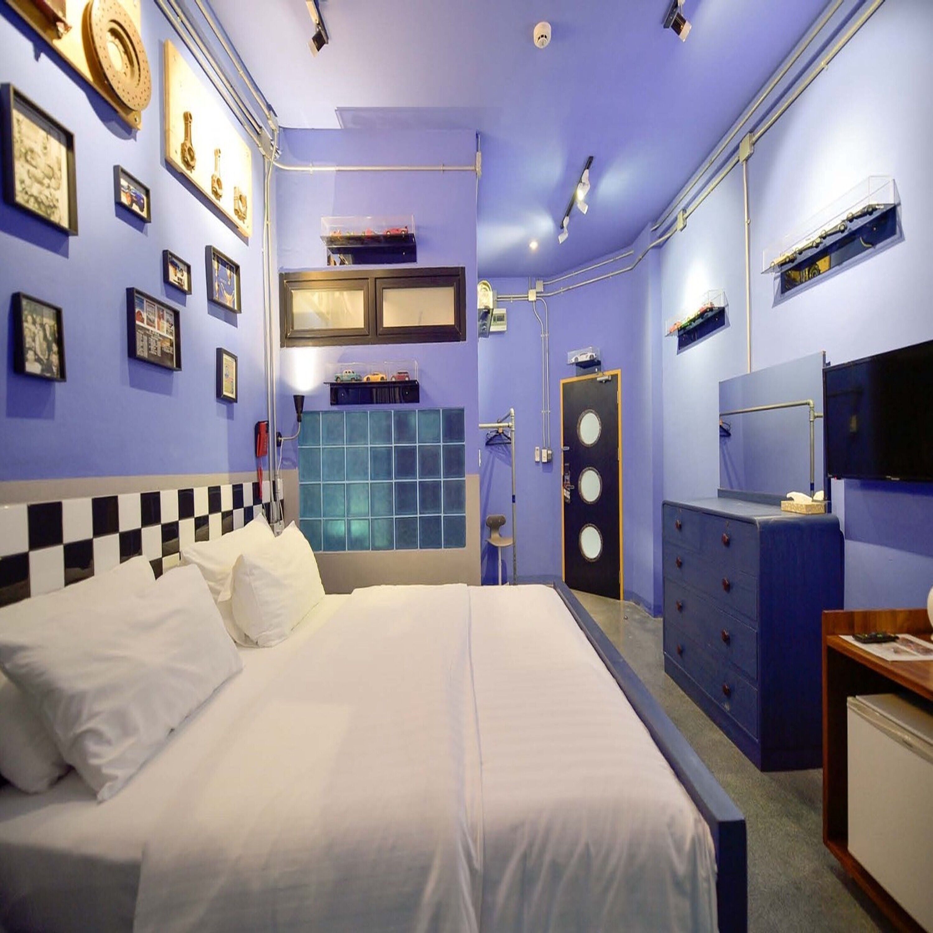 1 bedroom, hypo-allergenic bedding, individually decorated