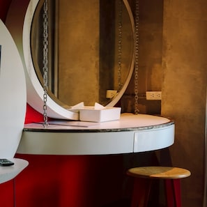 Suite | 1 bedroom, hypo-allergenic bedding, individually decorated