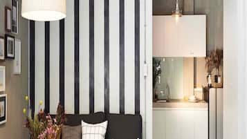 Executive Suite | Hypo-allergenic bedding, individually decorated, iron/ironing board