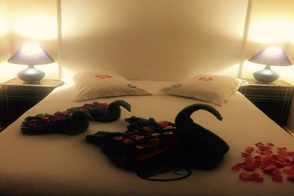 Suite, Non Smoking (Bleu) | Premium bedding, in-room safe, blackout curtains, soundproofing