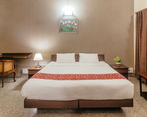 Superior Main | In-room safe, desk, blackout drapes, iron/ironing board