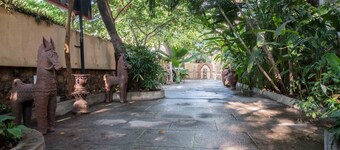 Hanu Reddy Residences Wallace Garden