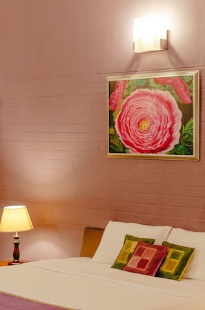 Habitació Deluxe, no fumadors | Caixa forta a l'habitació, escriptori i cortines opaques 