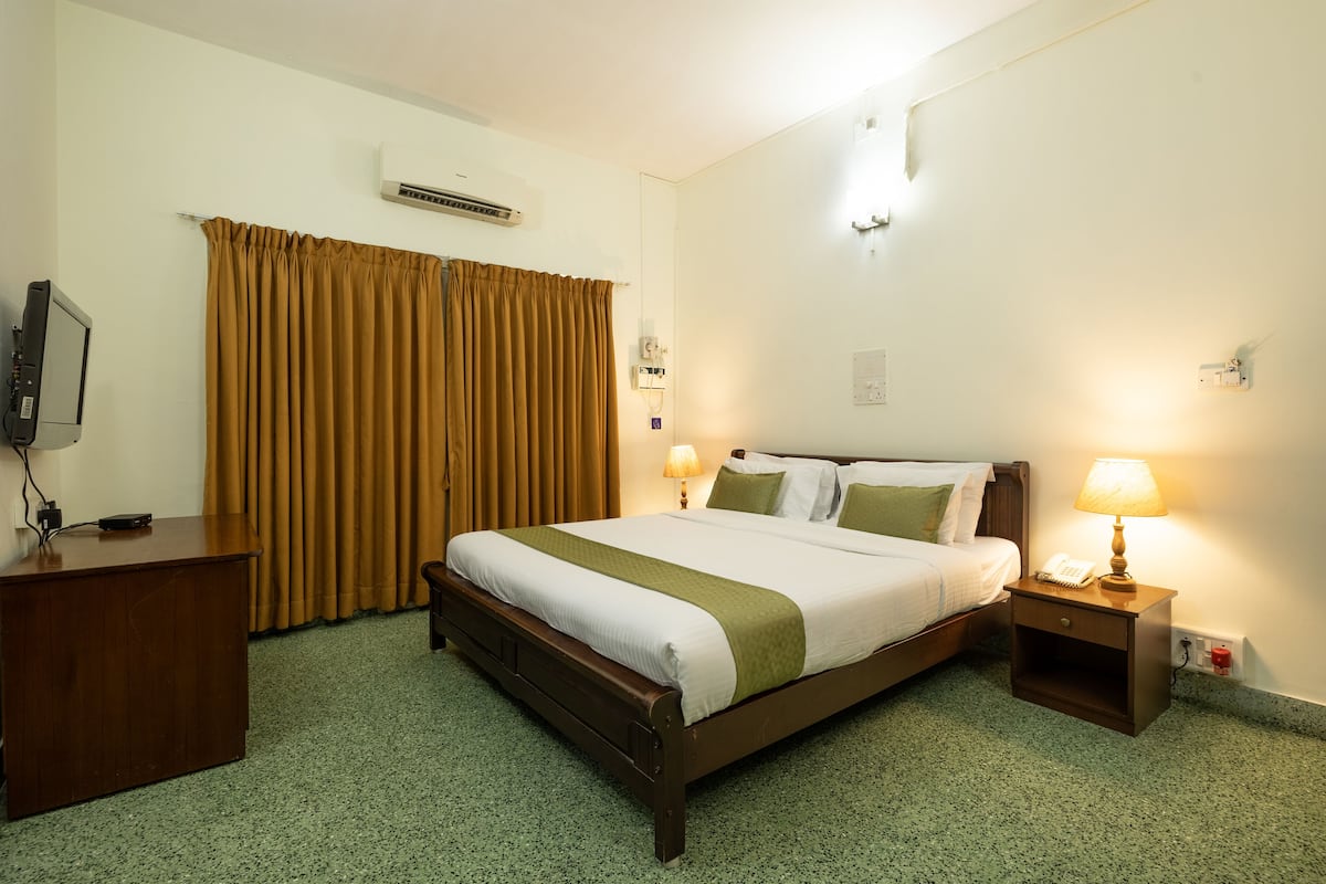 In-room safe, desk, blackout drapes, iron/ironing board